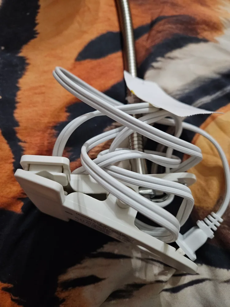 White Clip-on Desk Lamp image indicator(3)