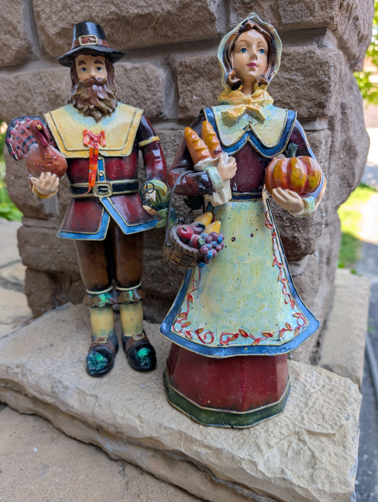 Pilgrim Woman Figurine - photo 3