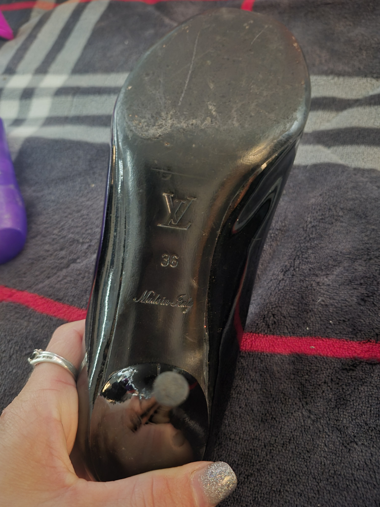 Louis Vuitton Black Patent Leather Heels Size 36 - photo 4