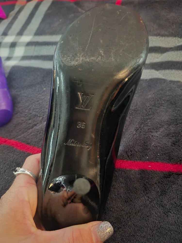 Louis Vuitton Black Patent Leather Heels Size 36 image indicator(4)