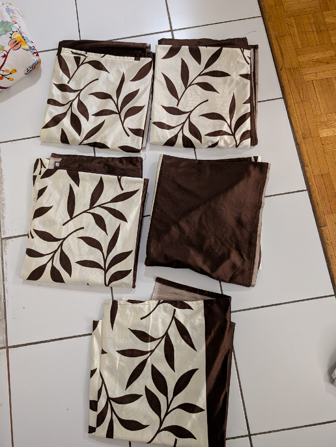 Brown & Beige Leaf Pattern Curtains (Set of 5)