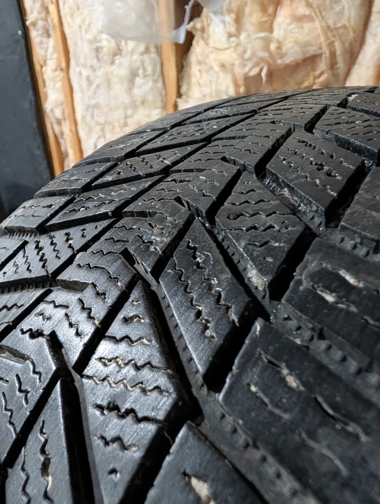 (4)-195/65R15 Winter Tires On Steel Rims 2014 Hyundai Elantra image indicator(4)