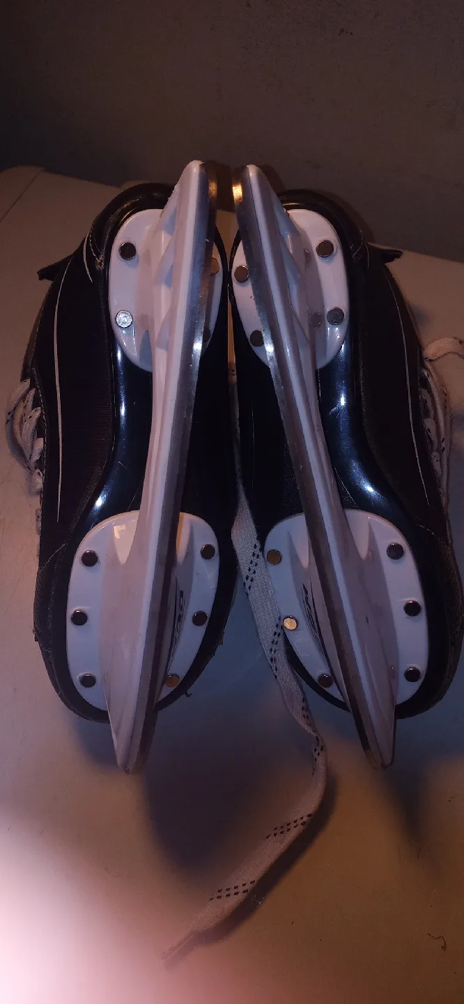 CCM Intruder Ice Skates - Size 2 image indicator(6)