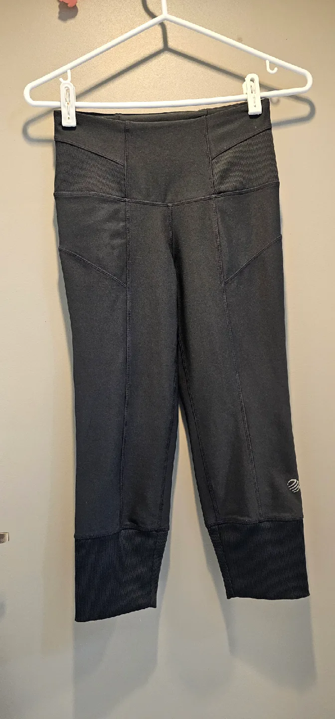 New brand MPG Women's Capri Leggings - Size XS thumbnail