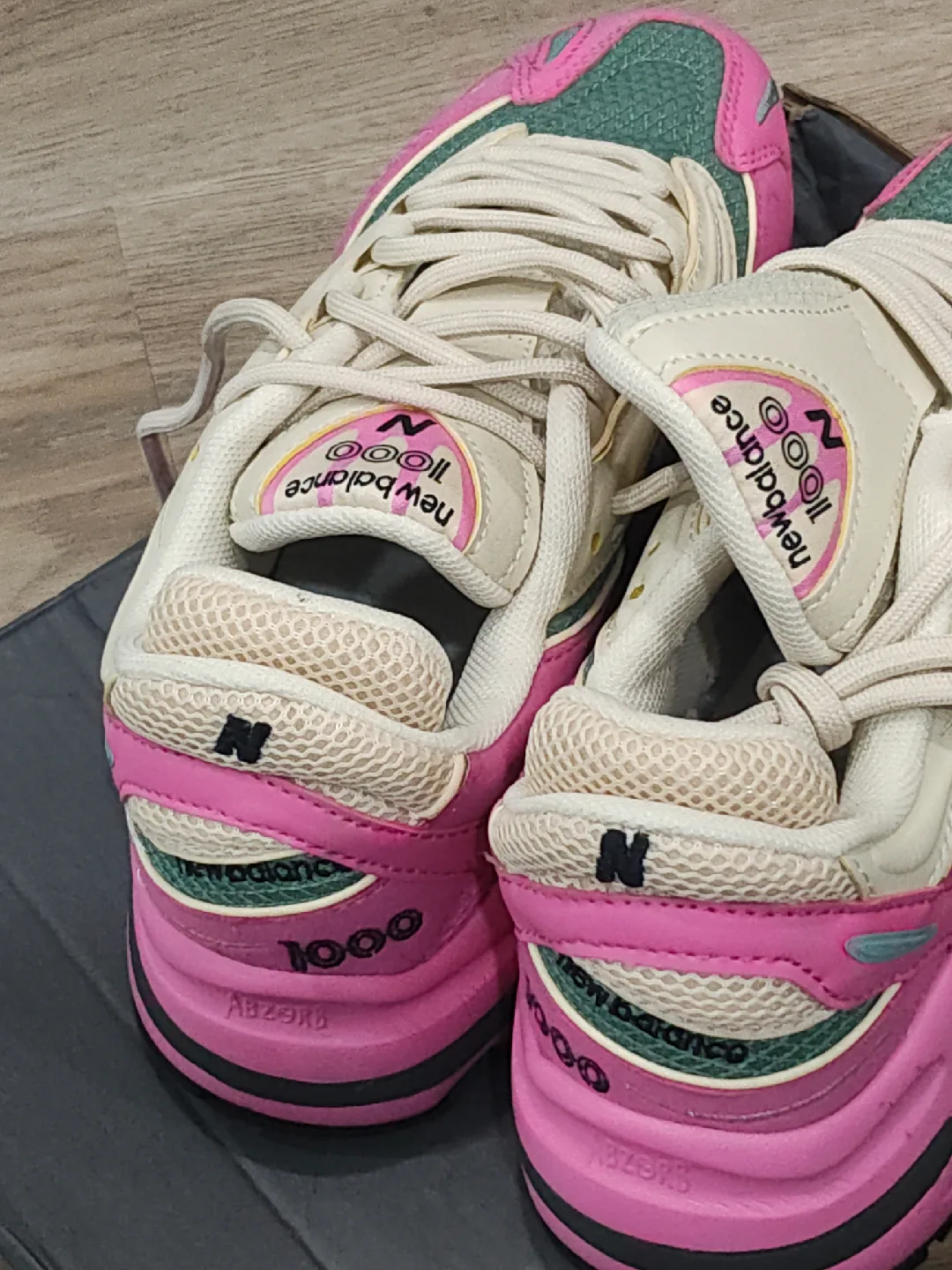 New Balance 1000 Pink/Green Sneakers image indicator(3)