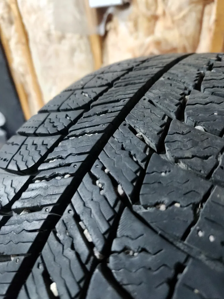 (4)-215/60R16 Winter Tires On Steel Rims Off 2006 Nissan Altima image indicator(2)