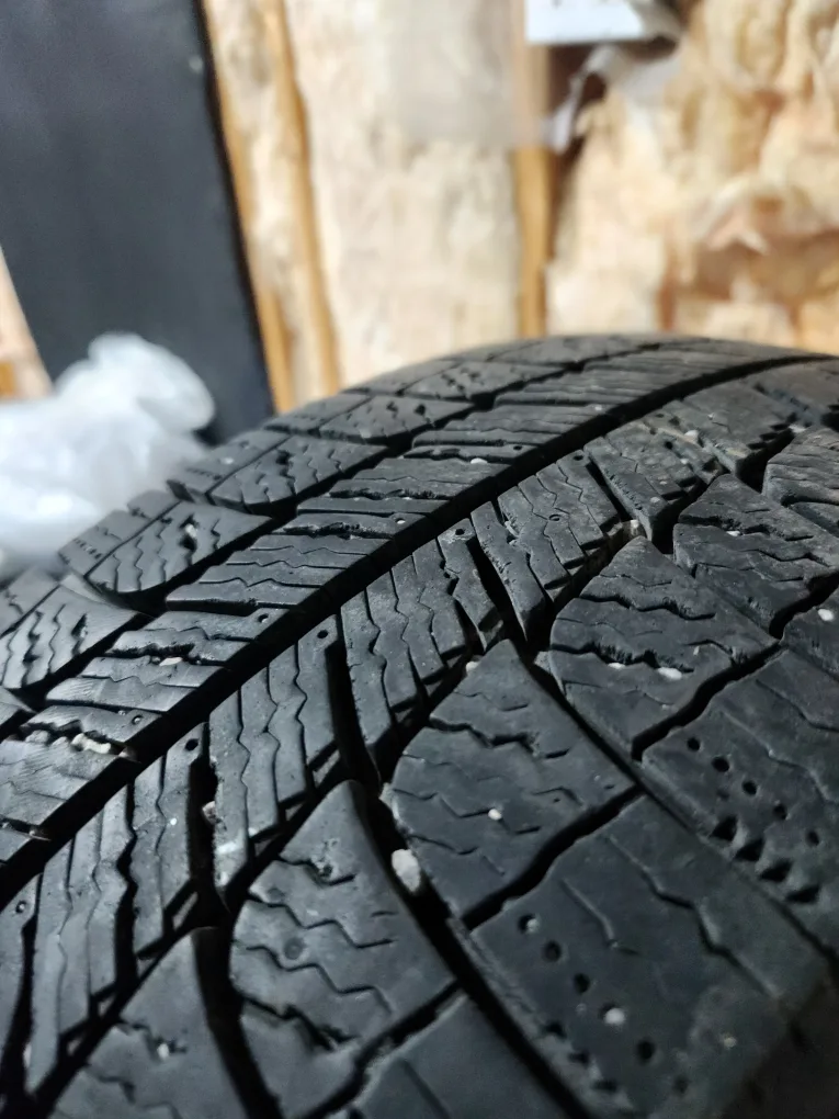 (4)-215/60R16 Winter Tires On Steel Rims Off 2006 Nissan Altima image indicator(5)