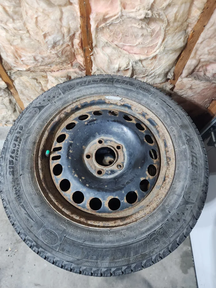 (4)-215/60R16 Winter Tires On Steel Rims Off 2006 Nissan Altima image indicator(7)