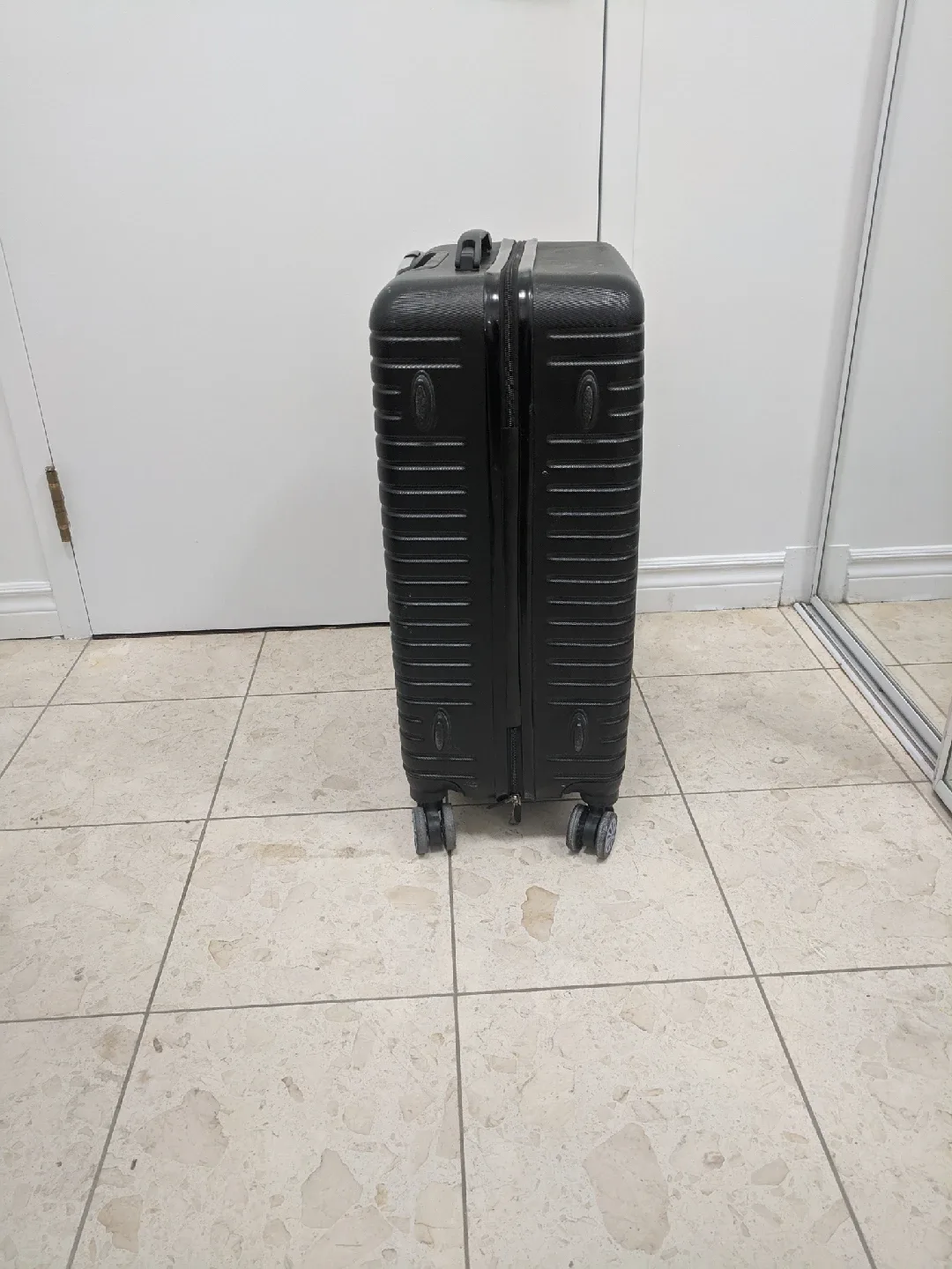 Black Rolling Suitcase image indicator(3)