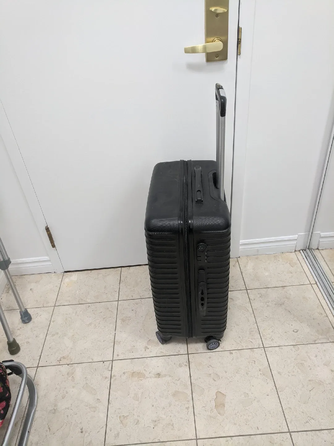 Black Rolling Suitcase image indicator(4)