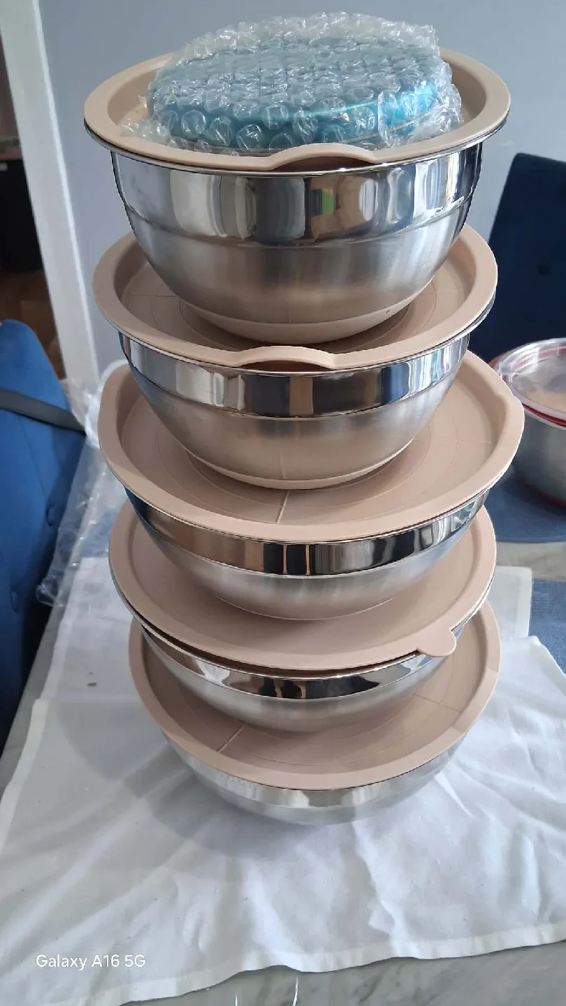 Stainless Steel Mixing Bowls with Lids - Set of 5 thumbnail