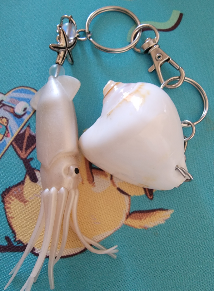 Seashell and Squid Keychain - photo 2