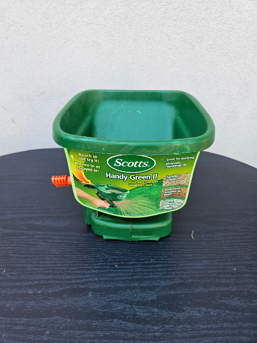 Scotts Handy Green II Hand-Held Spreader thumbnail