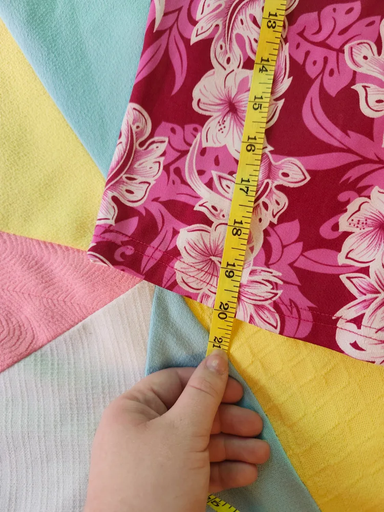 2000s Hawaiian floral tank top/swim top image indicator(5)