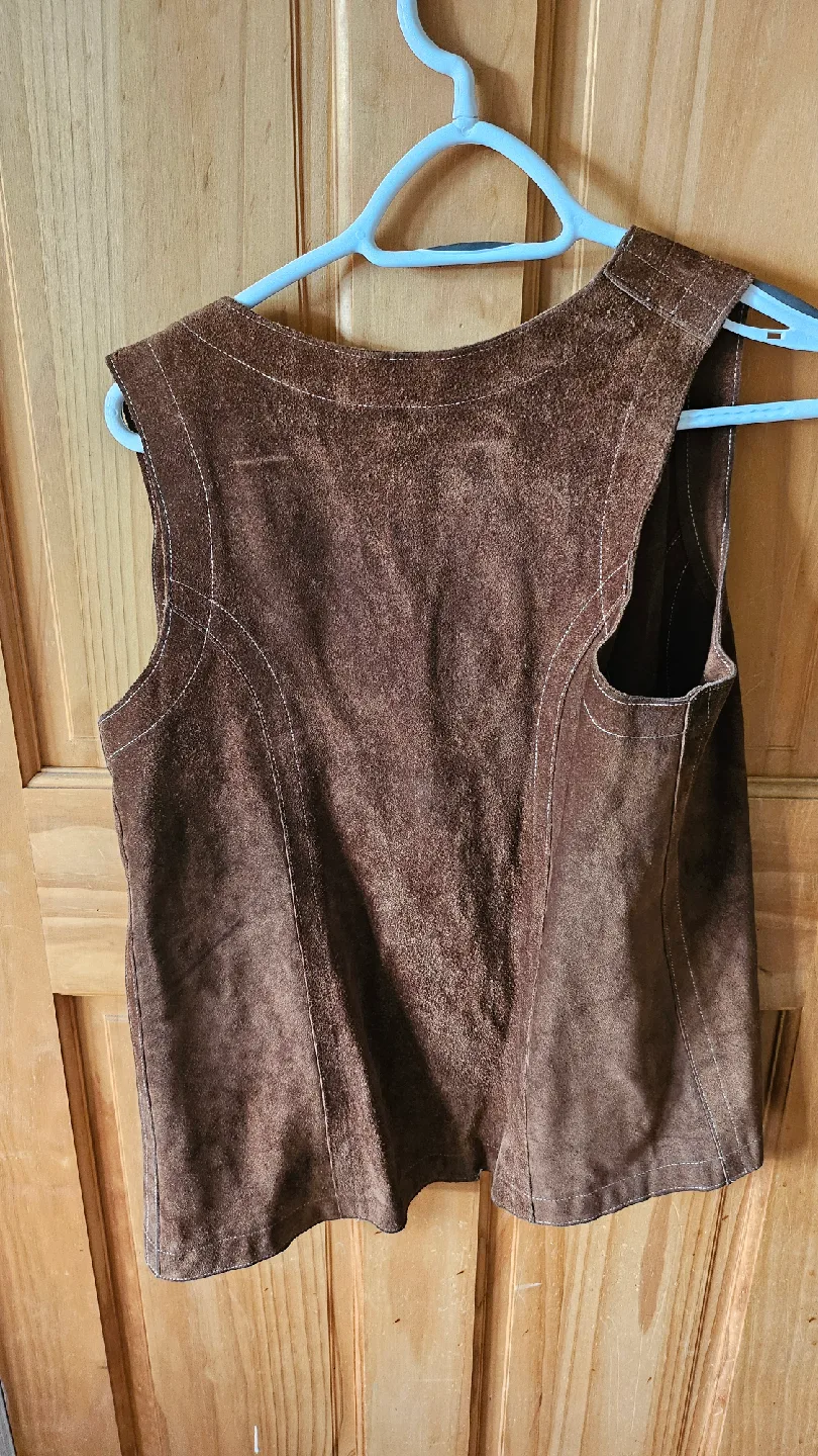 Aunthentic 1970s Brown Suede Vest image indicator(2)