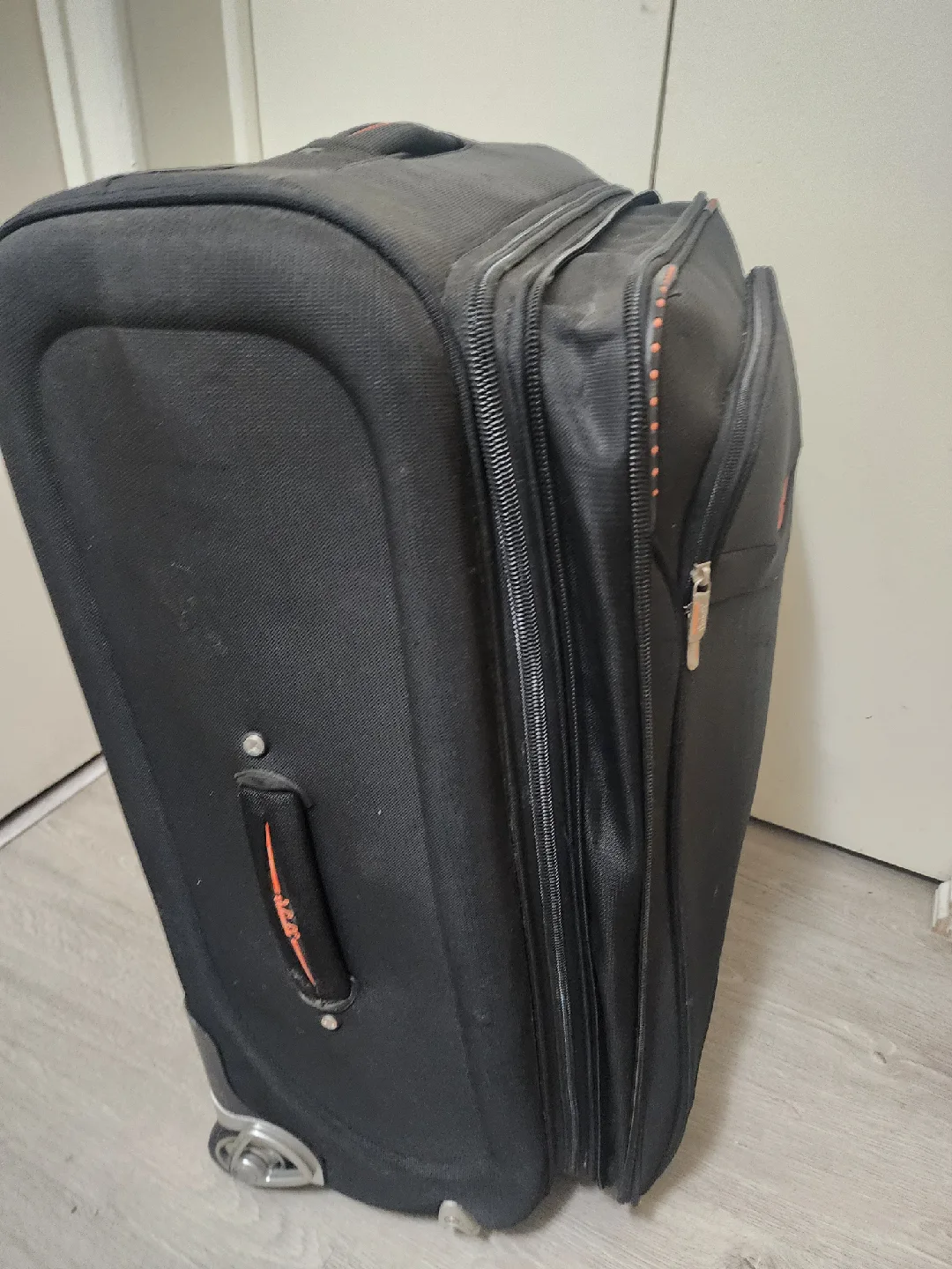 Dalundidu Black Rolling Suitcase image indicator(10)