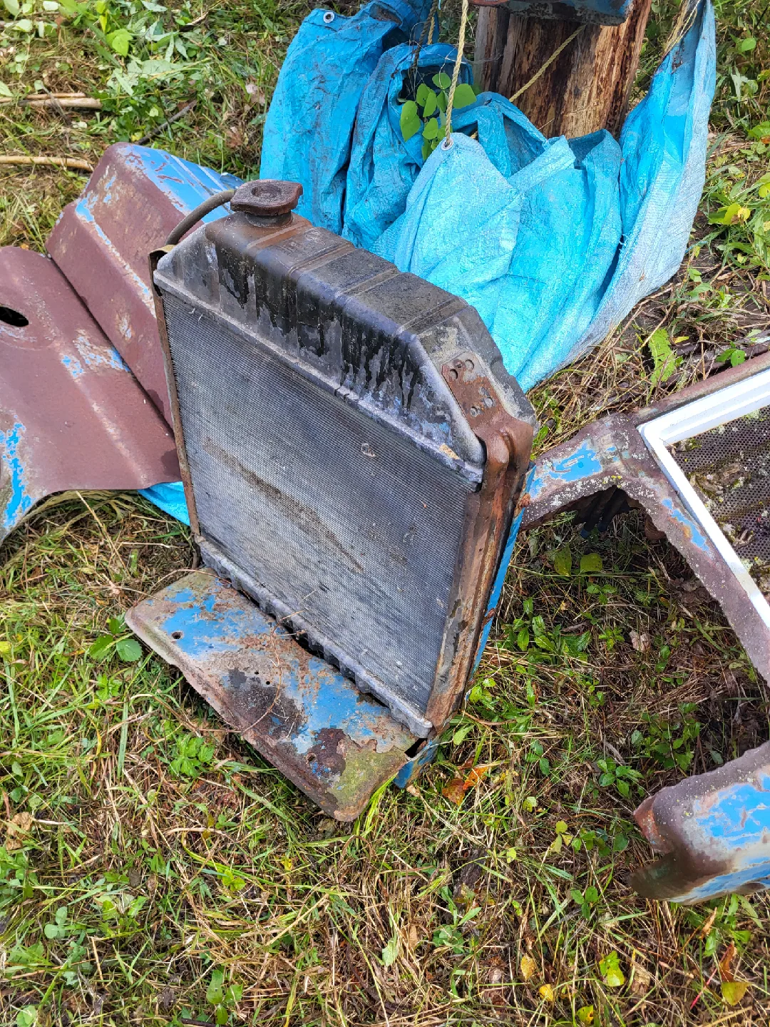 Vintage Ford 3600 gas Tractor - Parts or Restoration Project image indicator(3)