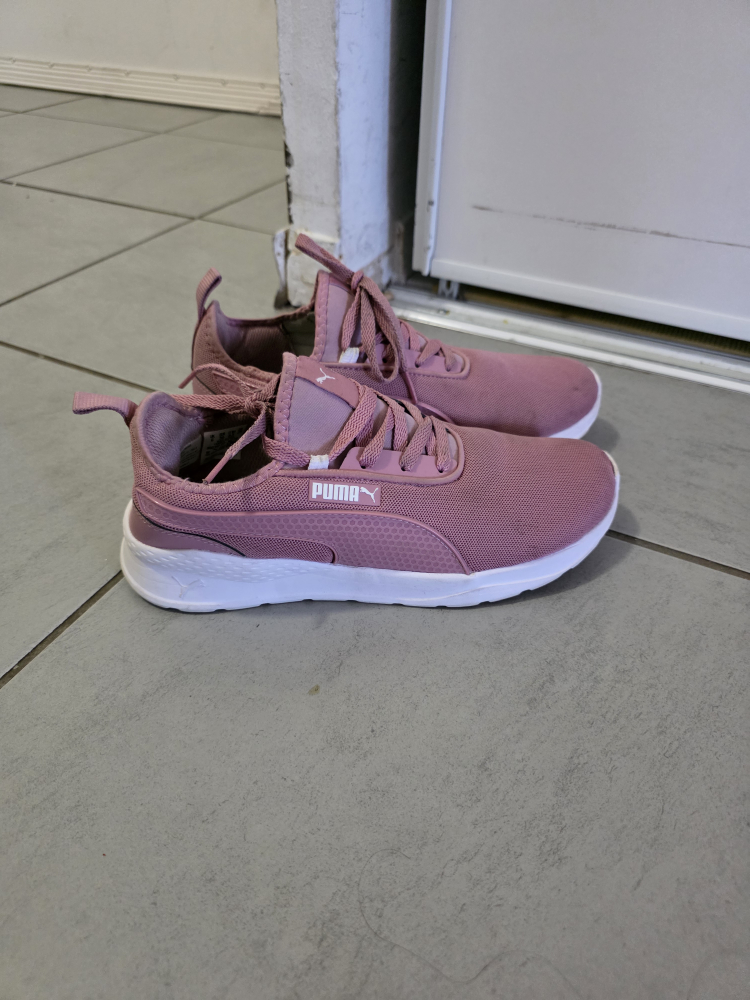 Puma Rose Running Shoes, Size 8.5