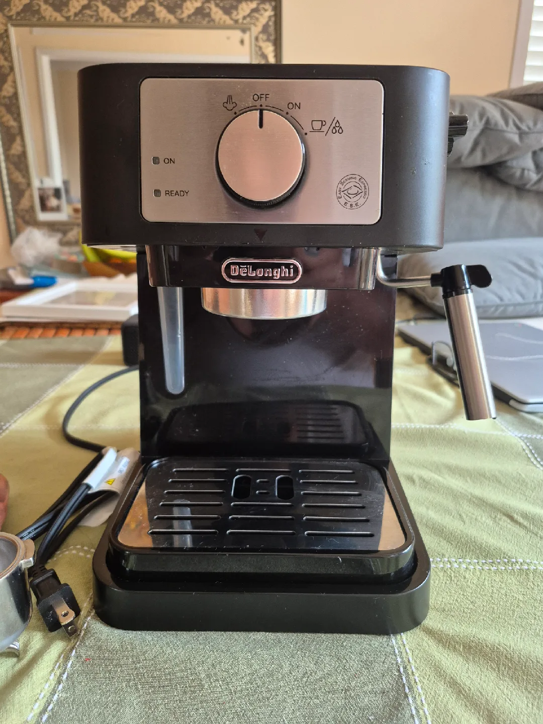 DeLonghi Stilosa Espresso Machine with Accessories thumbnail