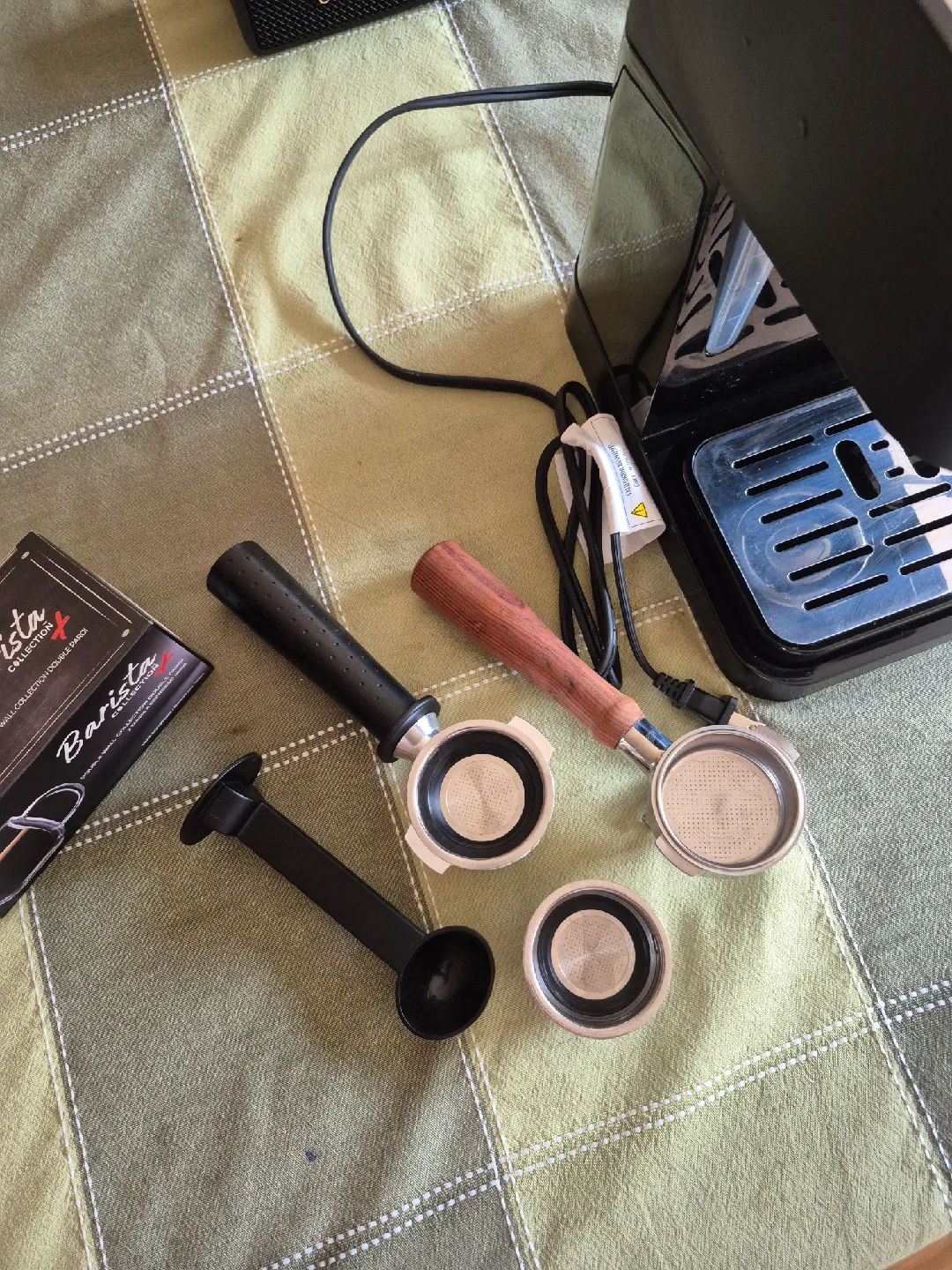 DeLonghi Stilosa Espresso Machine with Accessories image indicator(4)