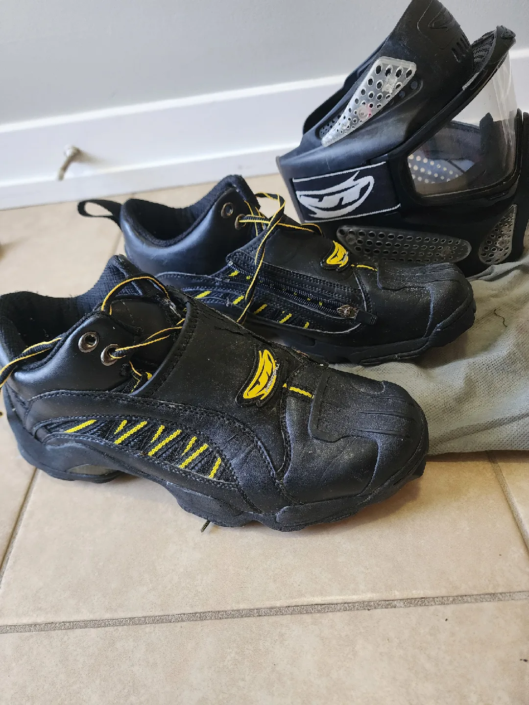 Empire Paintball Jersey & Pants with Dye Paintball Shoes image indicator(7)