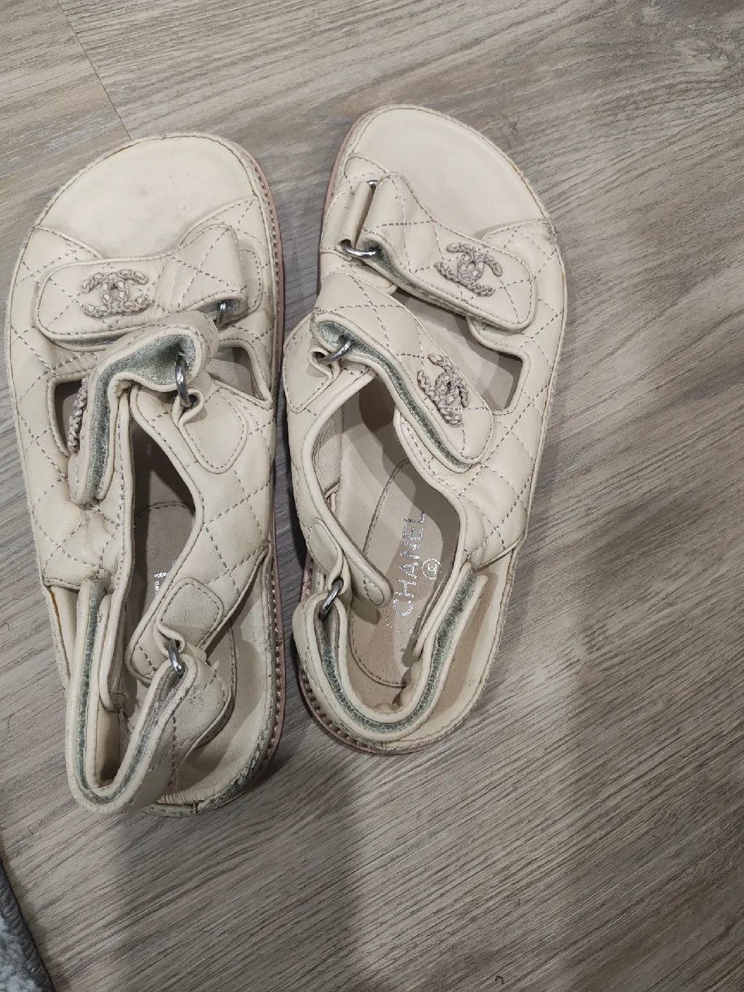 Chanel Cream Sandals Size 37 image indicator(2)