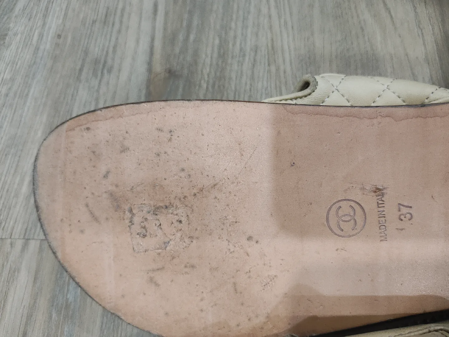 Chanel Cream Sandals Size 37 image indicator(4)