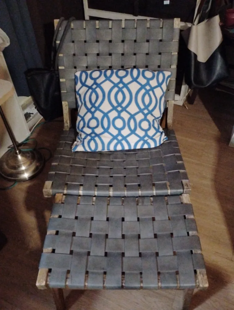 chair and ottoman thumbnail