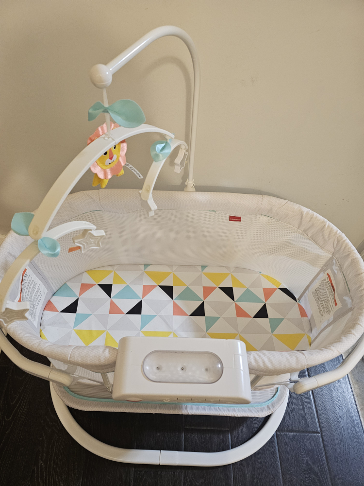Fisher-Price Soothing Motions Bassinet - photo 2