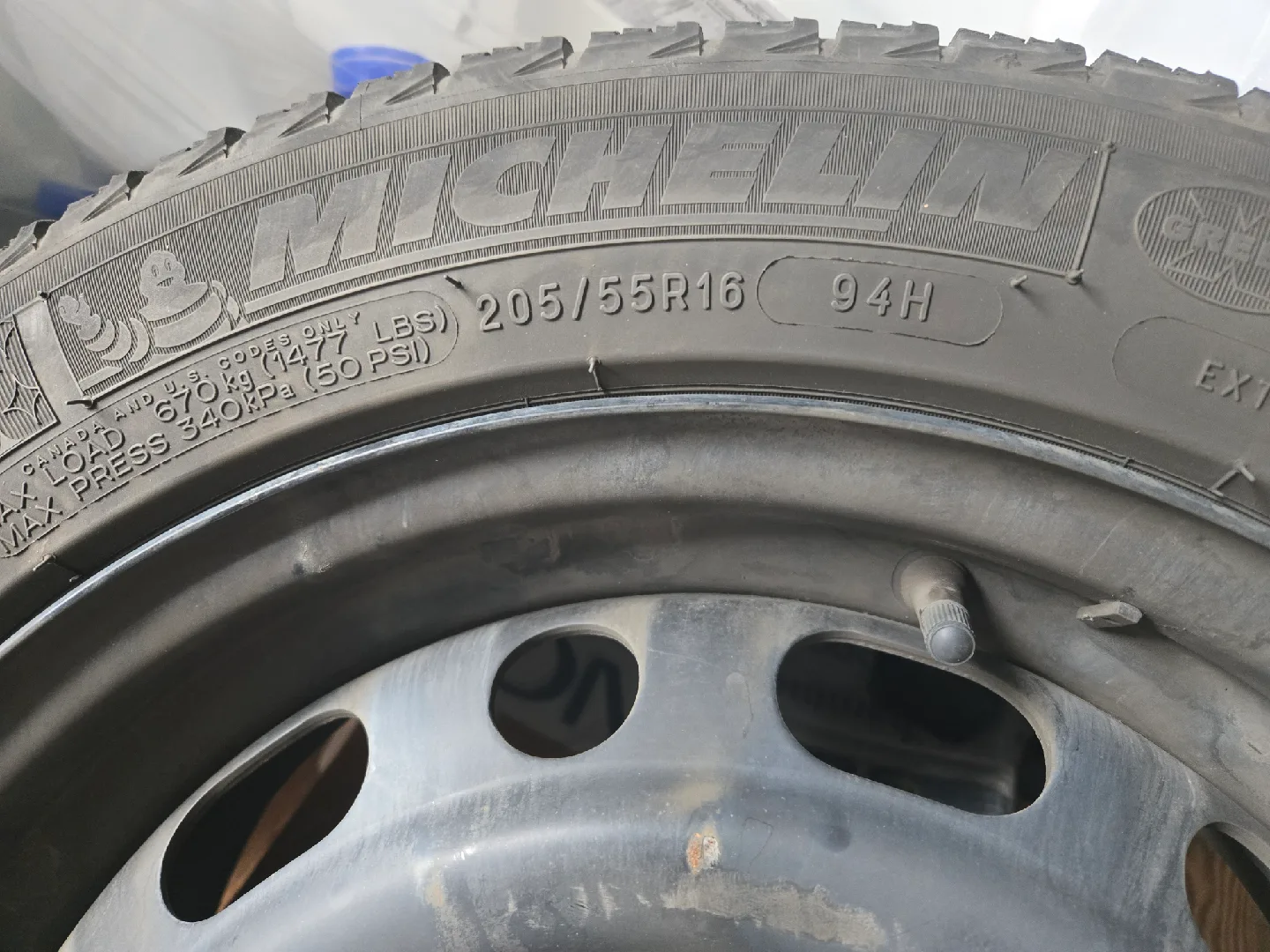 4 Michelin X-Ice 205/55R16 Winter Tires image indicator(2)