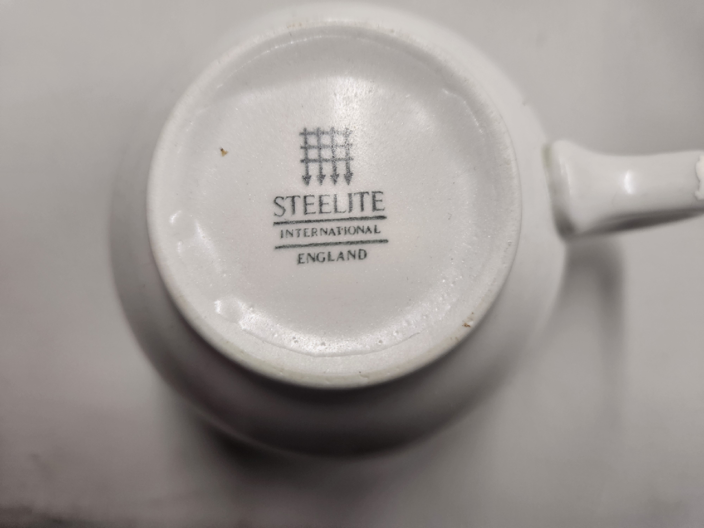 6 Steelite International Tea Cups and a Creamer. - photo 4