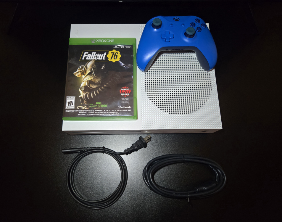 XBOX ONE S 500GB + BLUE CONTROLLER + FALLOUT 76 / CLEAN