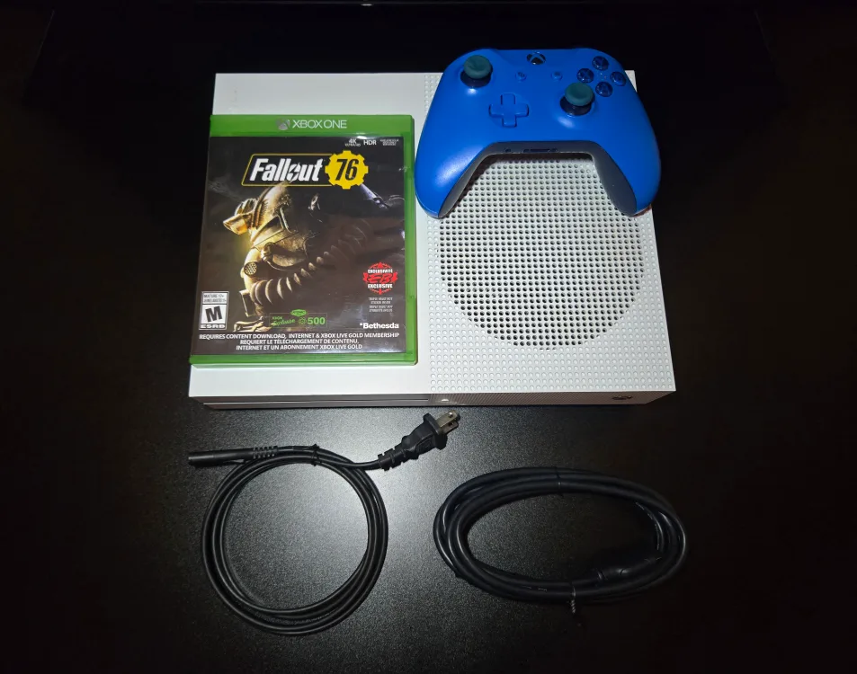 XBOX ONE S 500GB + BLUE CONTROLLER + FALLOUT 76 / CLEAN thumbnail
