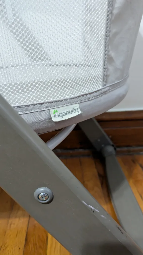 Ingenuity Foldaway Portable Baby Bassinet image indicator(4)