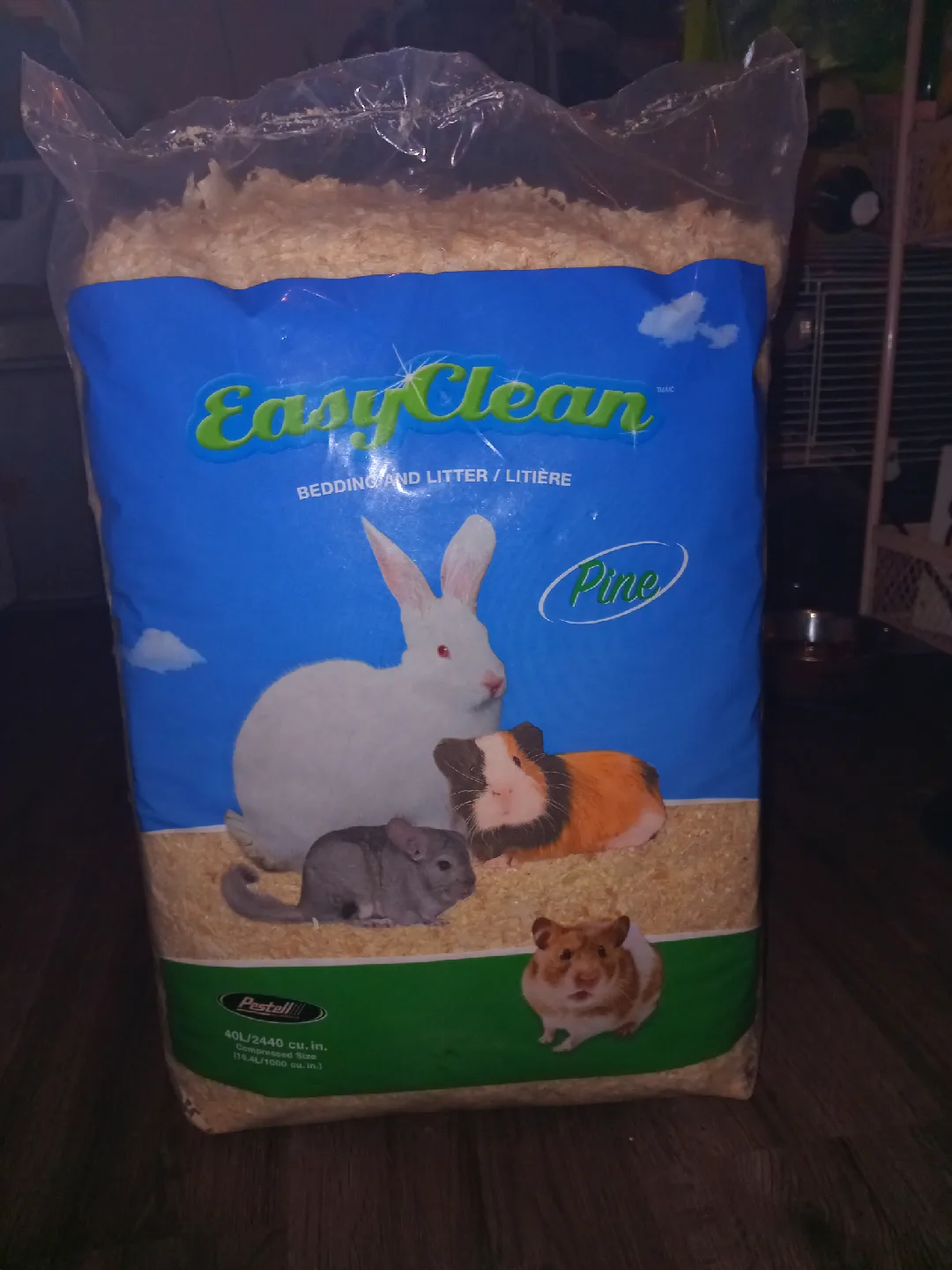 Easy Clean Pine Bedding & Litter - 40L thumbnail