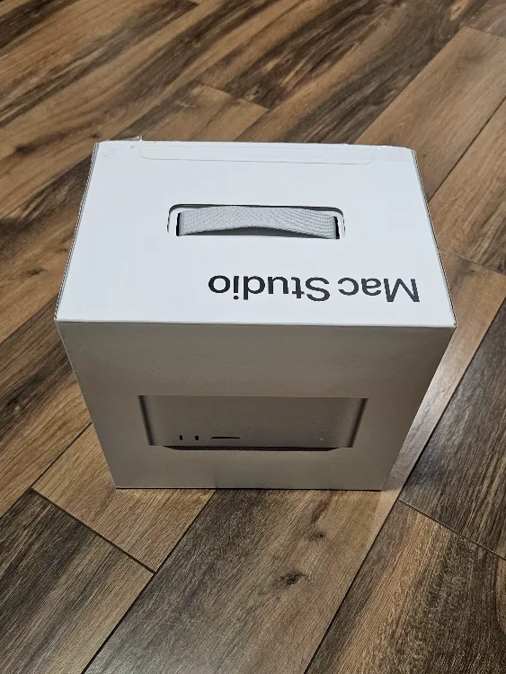 Mac Studio | M1 Ultra | 128GB | 1TB | 20CPU 64GPU maxed out image indicator(3)