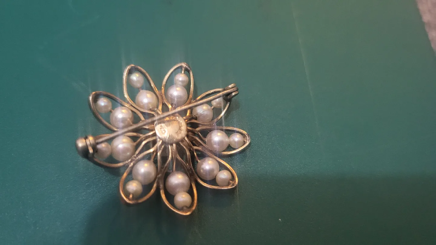 Vintage Flower Brooch with Pearls image indicator(2)