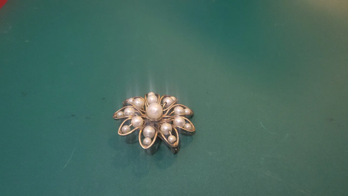 Vintage Flower Brooch with Pearls image indicator(3)