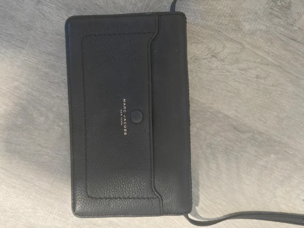 NEW! MARC JACOBS Black Leather Crossbody Wallet image indicator(2)