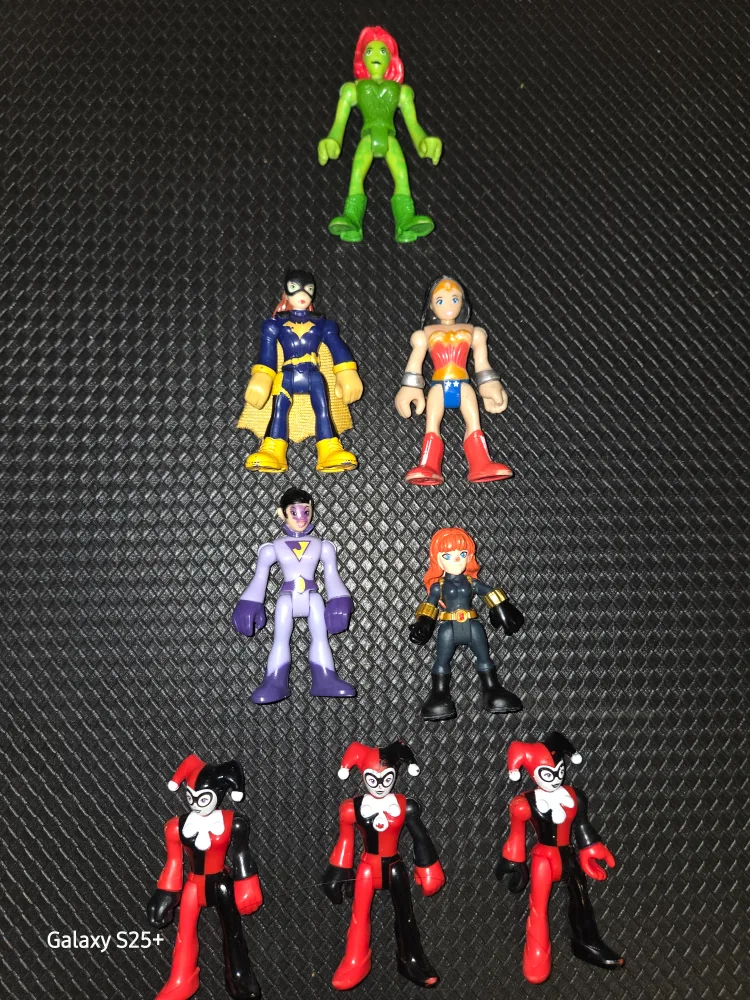 Super Girl Collection - 8 Figures Included thumbnail