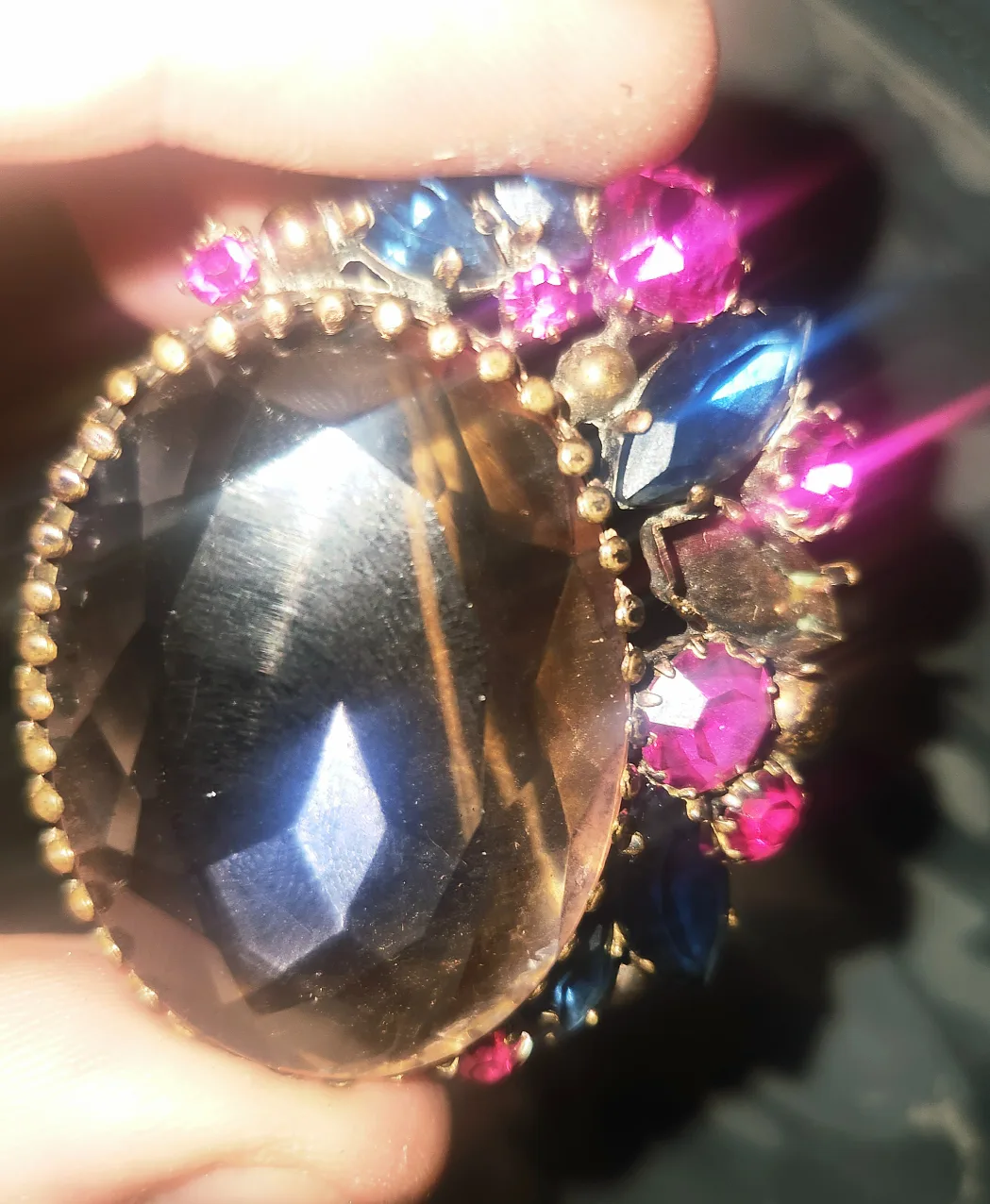 Vintage Rhinestone Brooch image indicator(2)