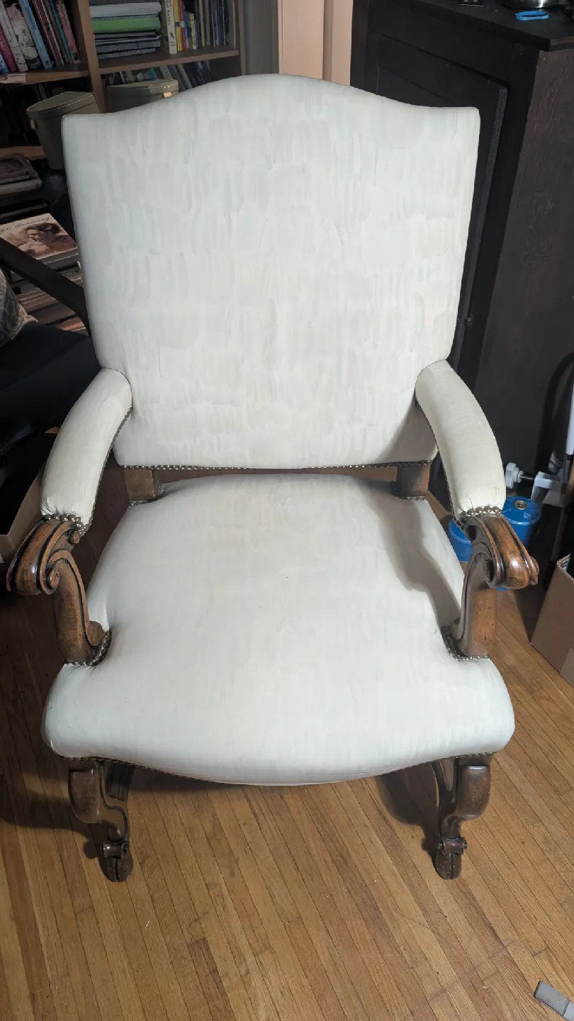 Elegant Chair thumbnail