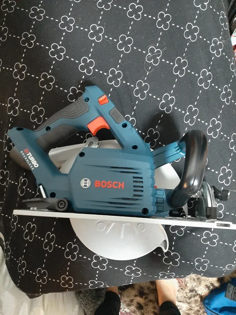 Bosch PROFACTOR 18V Connected-Ready 7-1/4 in. Circular Saw.  image indicator(2)