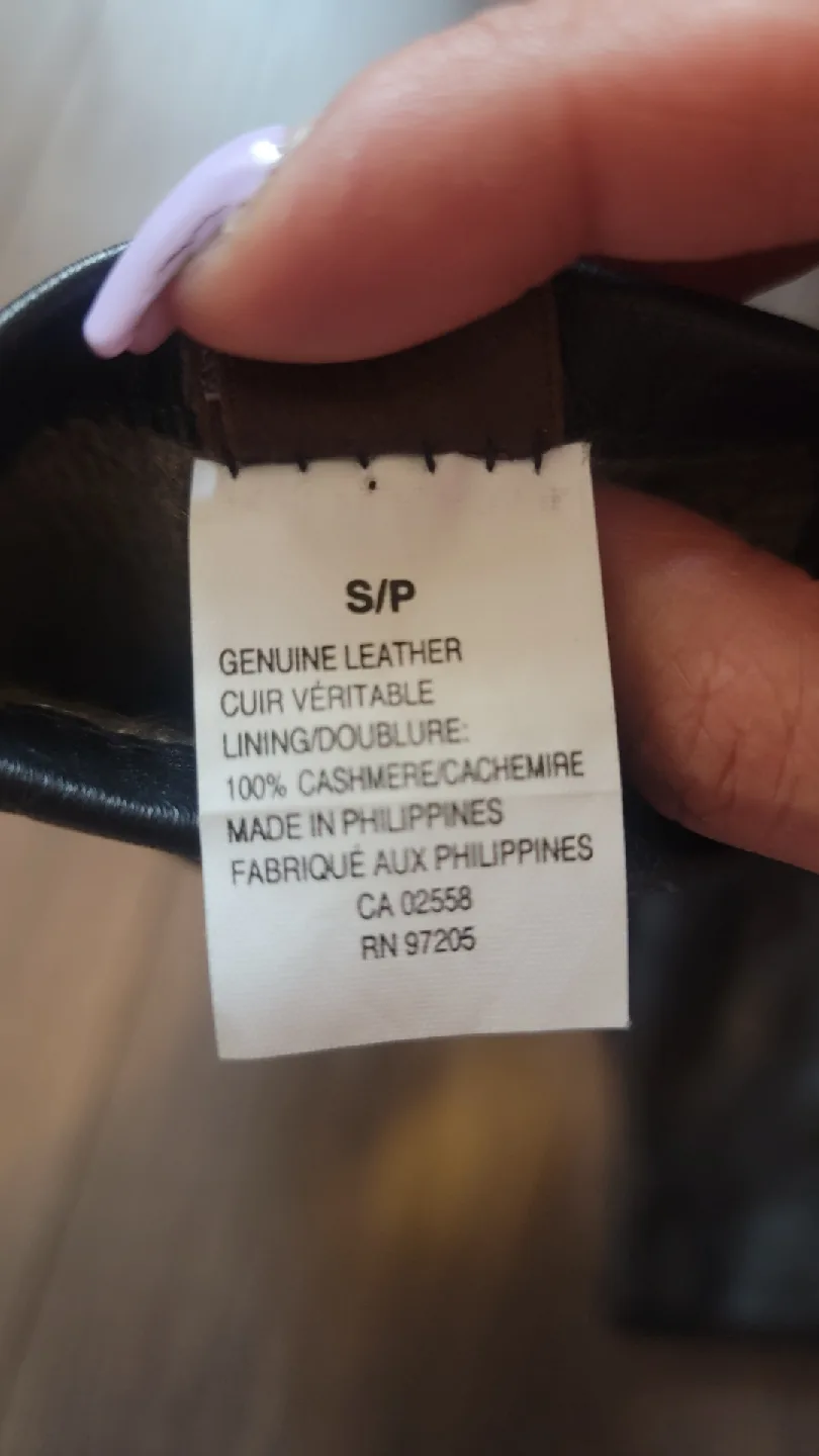 Danier Black Leather Gloves - Size S/P image indicator(3)