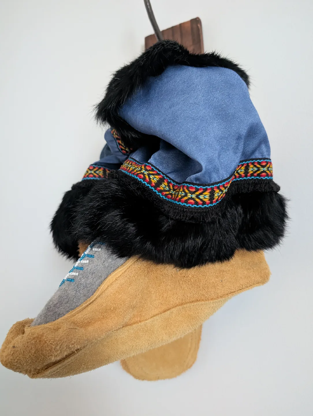 Handmade Moccasins image indicator(10)