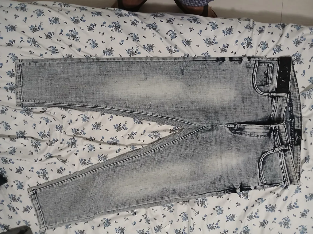 Valentino Jeans image indicator(2)