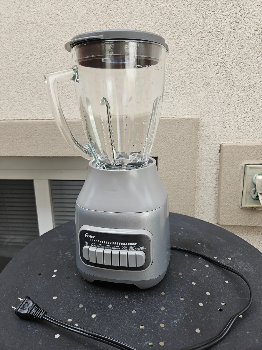 Oster Blender - Great Condition thumbnail