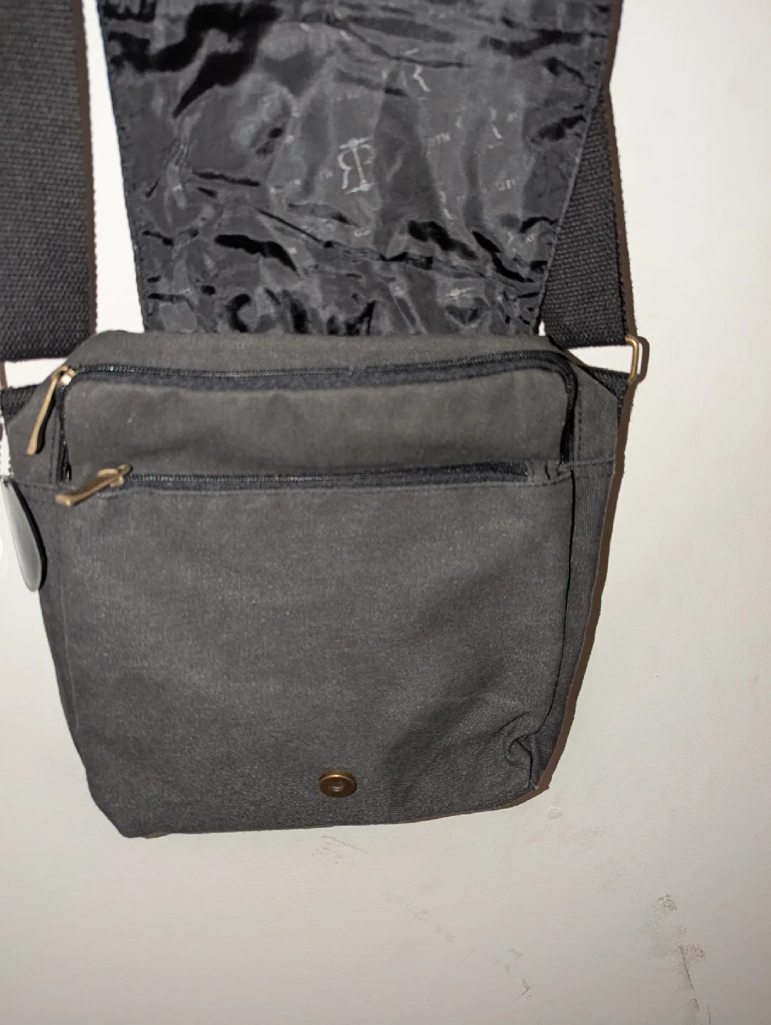 Robin Ruth City of Paris Messenger Bag New 11 x 11 image indicator(5)