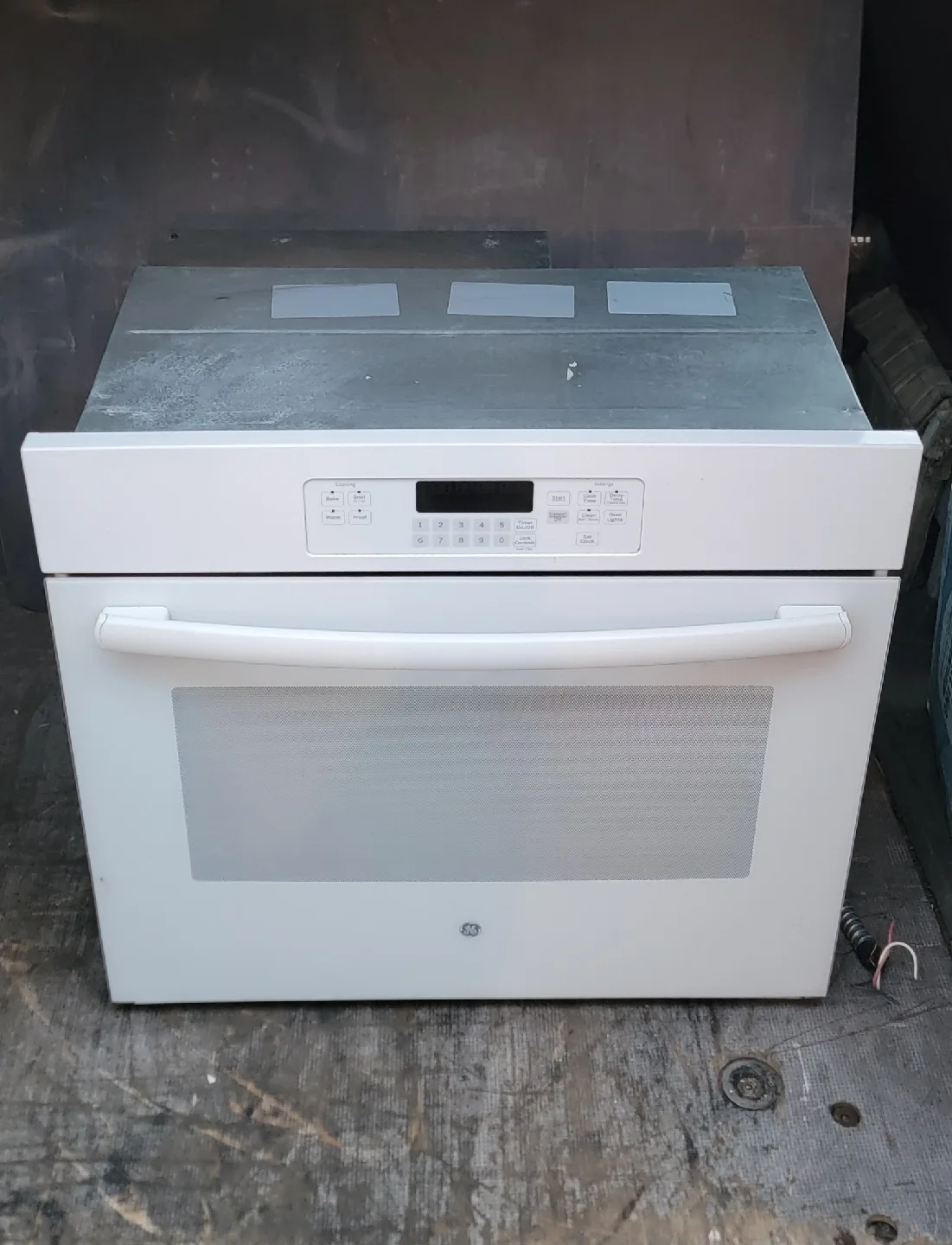 GE OVEN RANGE ELECTRIC 240V EXCELLENT CONDITION AND VERY CLEAN