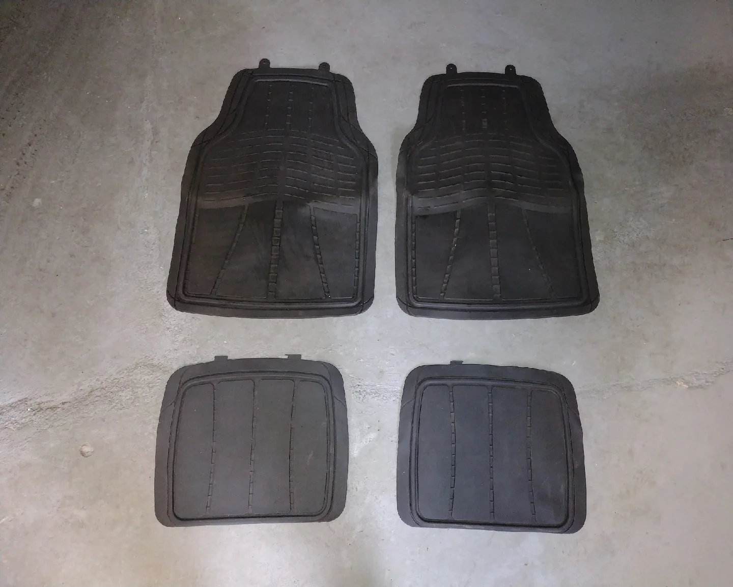 Set of 4 Black Car Floor Mats thumbnail
